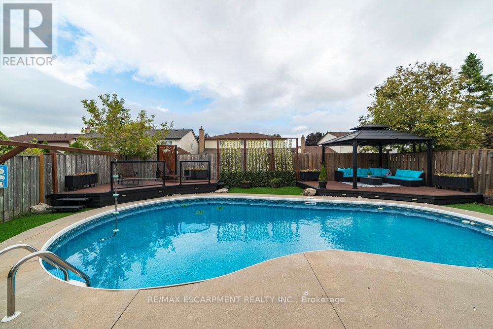 Photo 17 of 9 Bing Crescent, Hamilton ON
