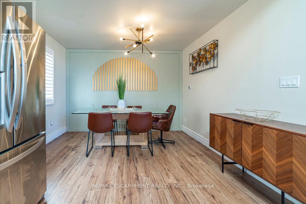Photo 10 of 9 Bing Crescent, Hamilton ON