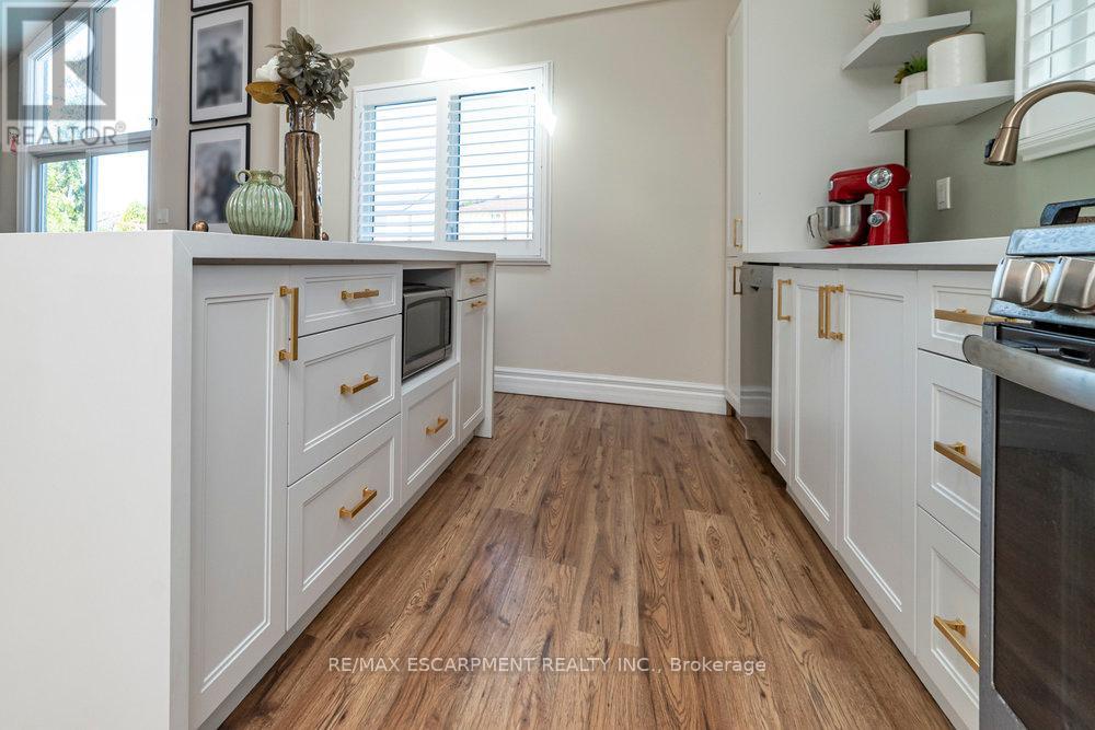 Photo 12 of 9 Bing Crescent, Hamilton ON