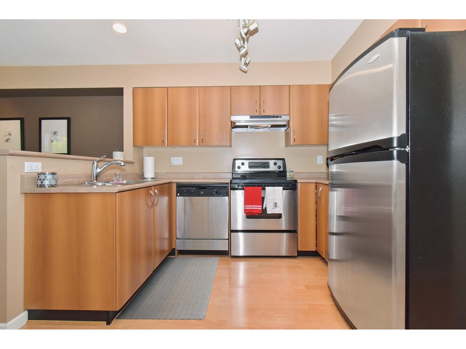 Photo 9 of 34 8778 159 Street, Surrey BC