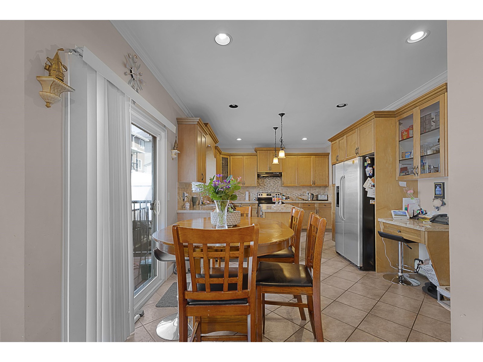 Photo 13 of 14781 67 A Avenue, Surrey BC
