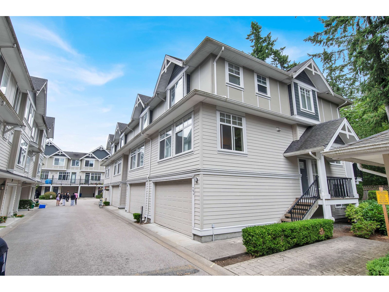 Photo 3 of 33 12775 63 Avenue, Surrey BC