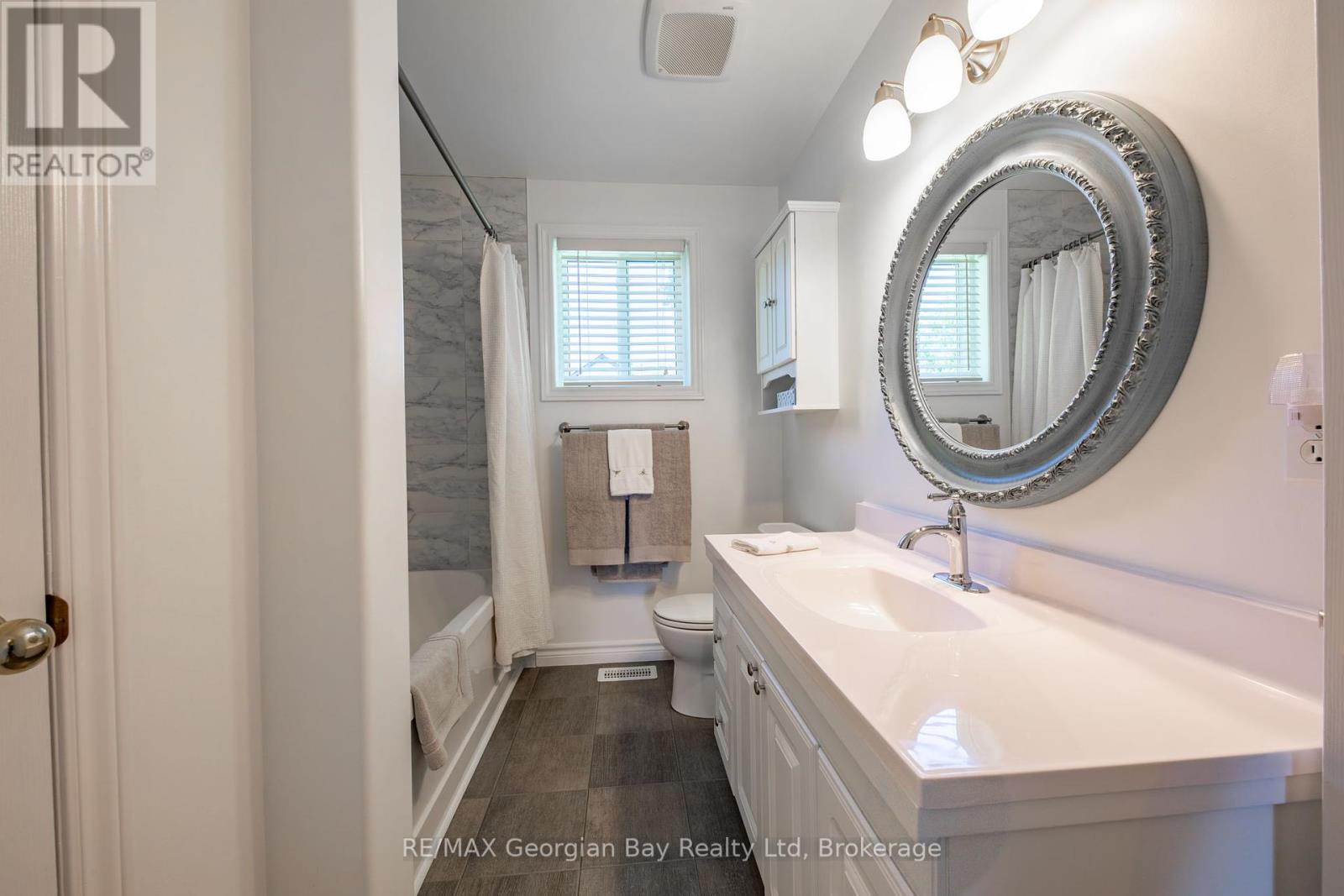Photo 14 of 160 Griffin Street, Midland ON