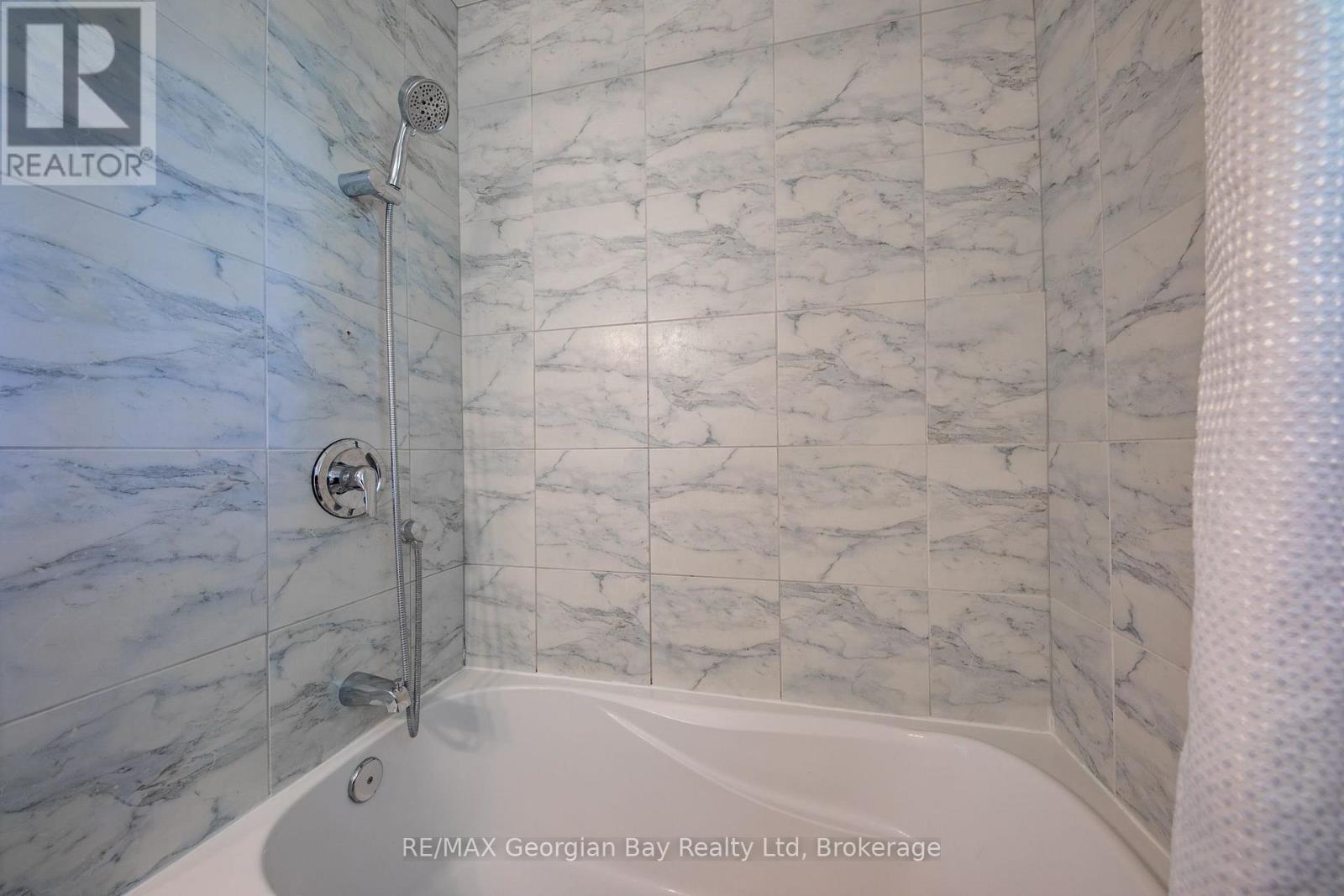 Photo 32 of 160 Griffin Street, Midland ON