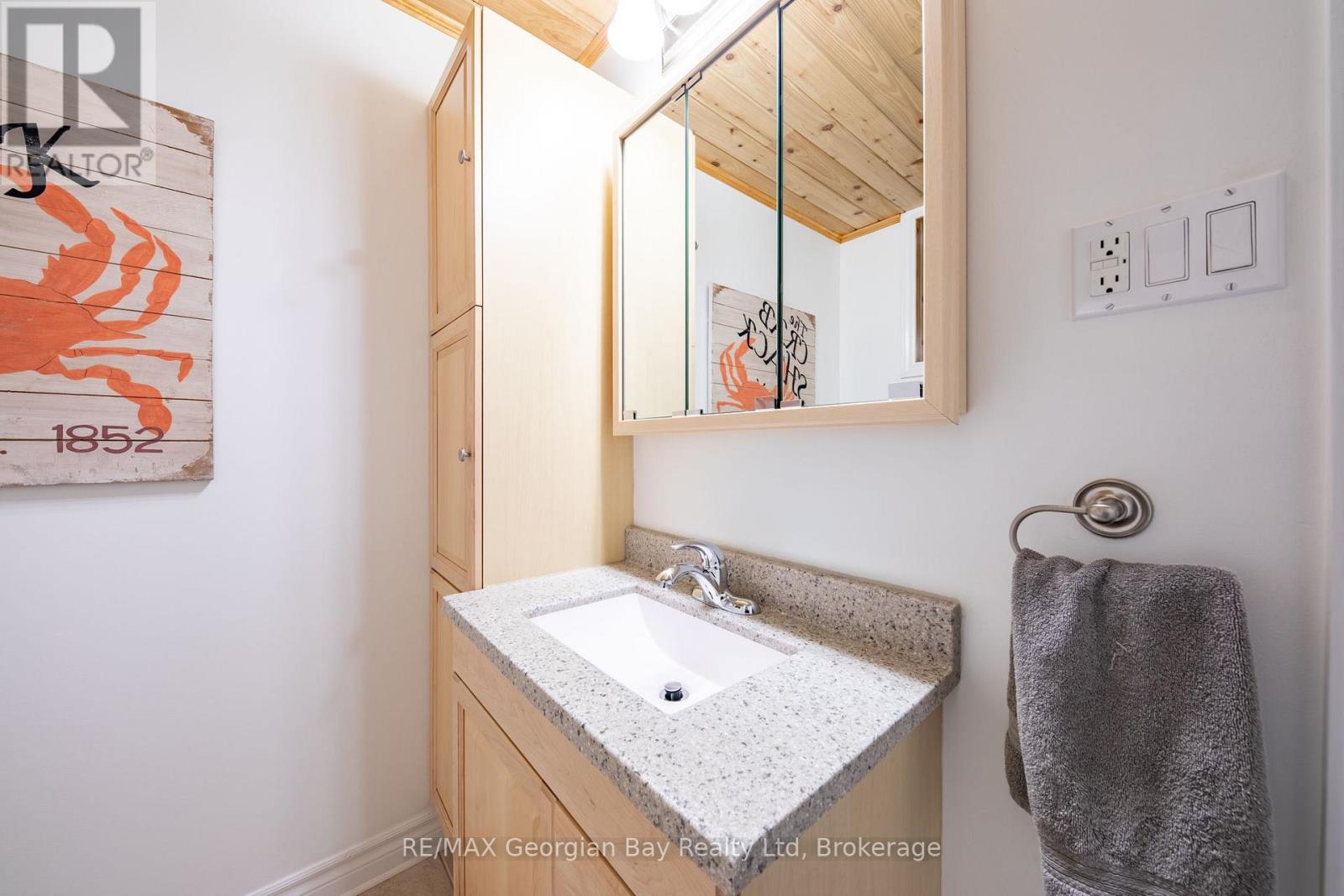 Photo 10 of 160 Griffin Street, Midland ON