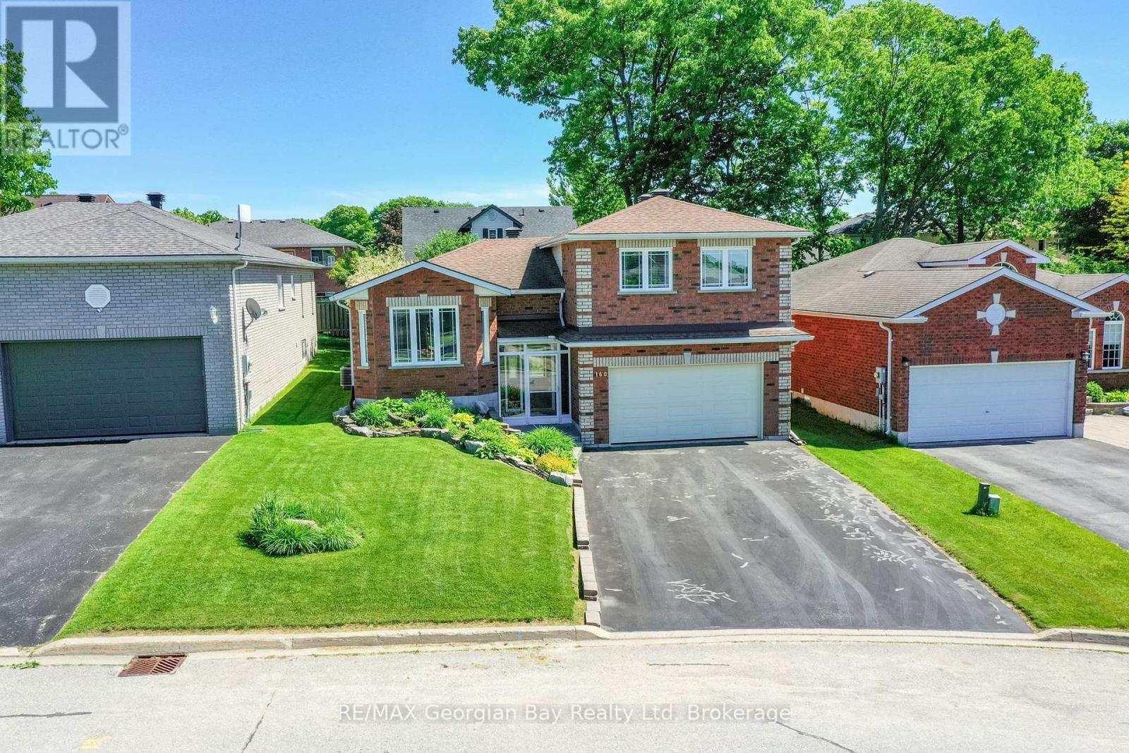 Photo 40 of 160 Griffin Street, Midland ON