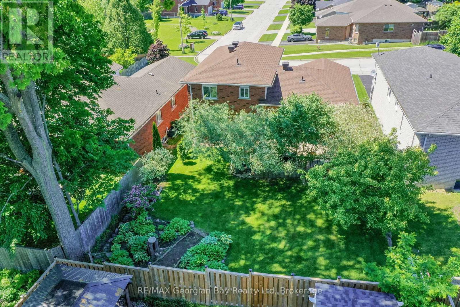 Photo 21 of 160 Griffin Street, Midland ON