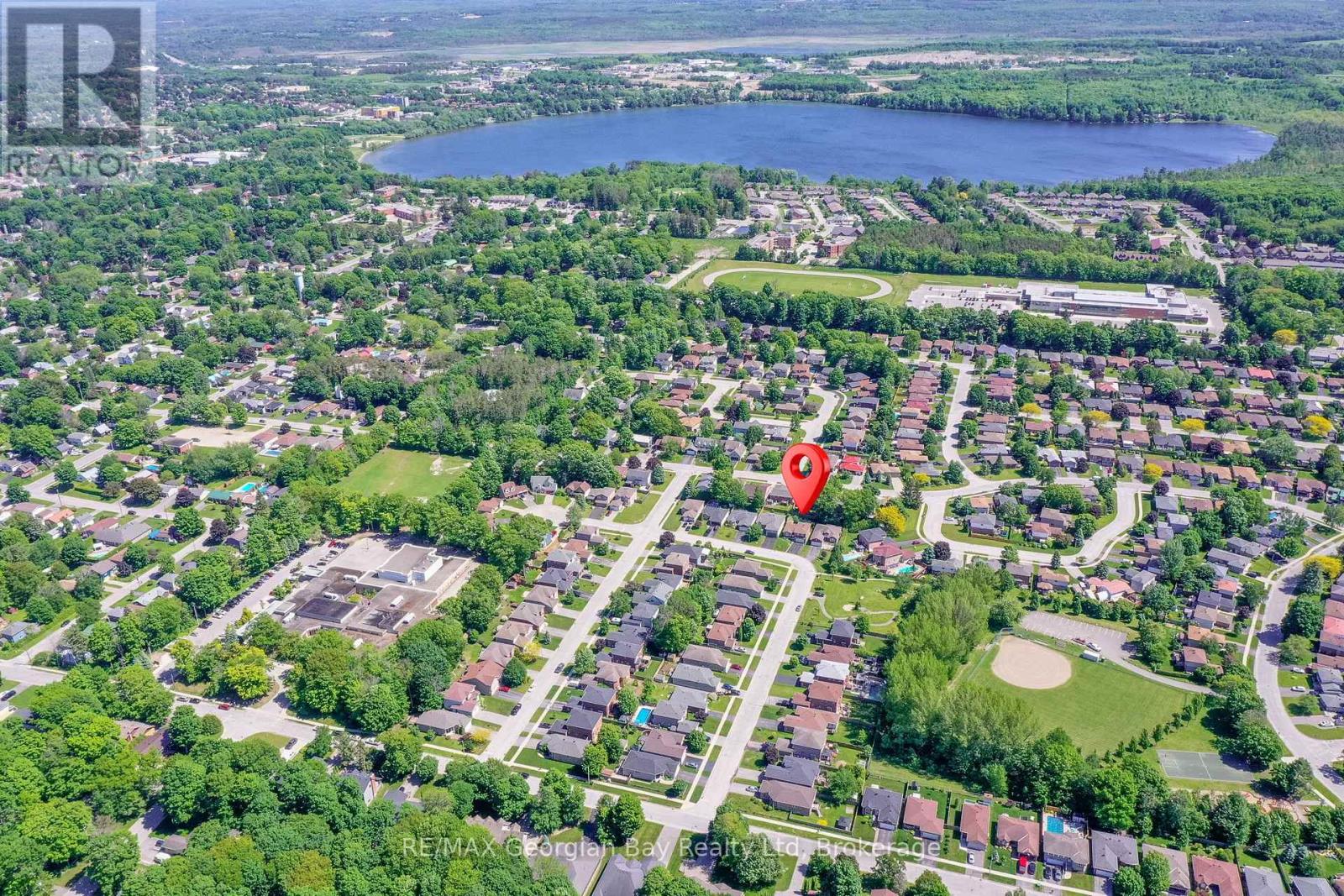 Photo 16 of 160 Griffin Street, Midland ON
