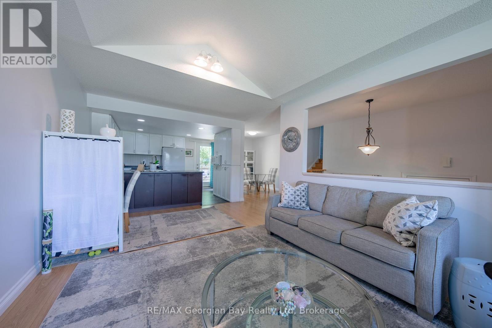 Photo 25 of 160 Griffin Street, Midland ON