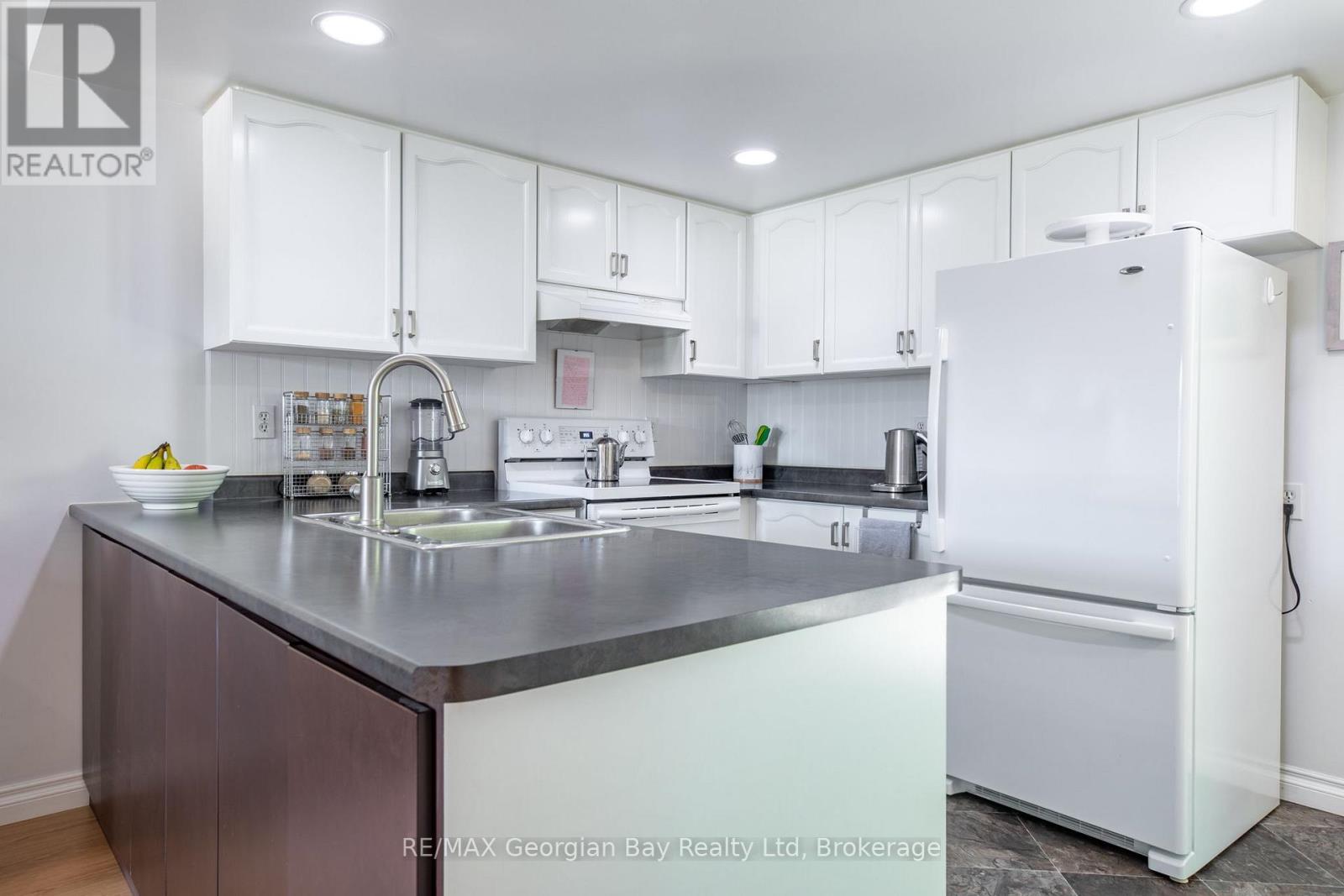 Photo 42 of 160 Griffin Street, Midland ON