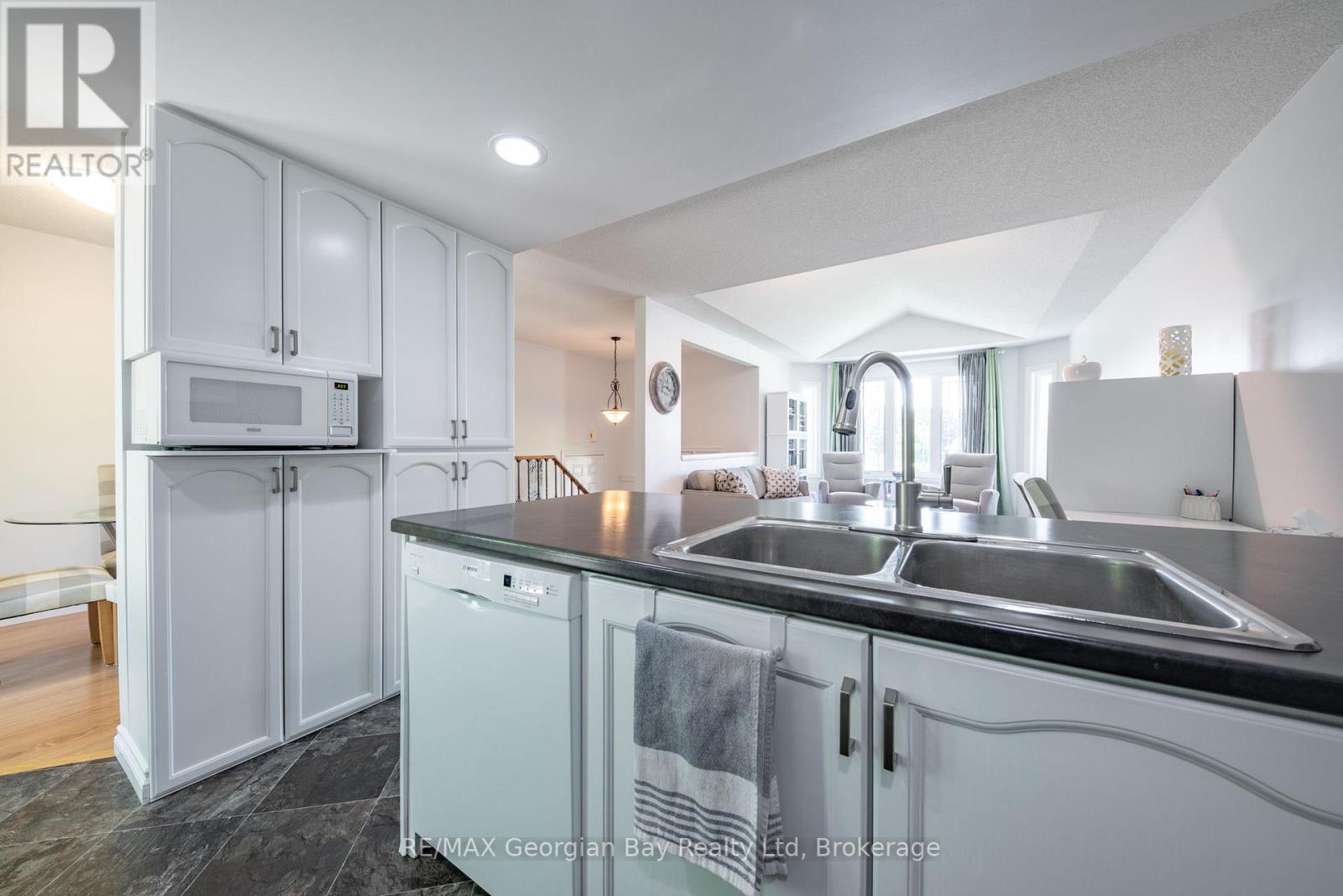 Photo 35 of 160 Griffin Street, Midland ON