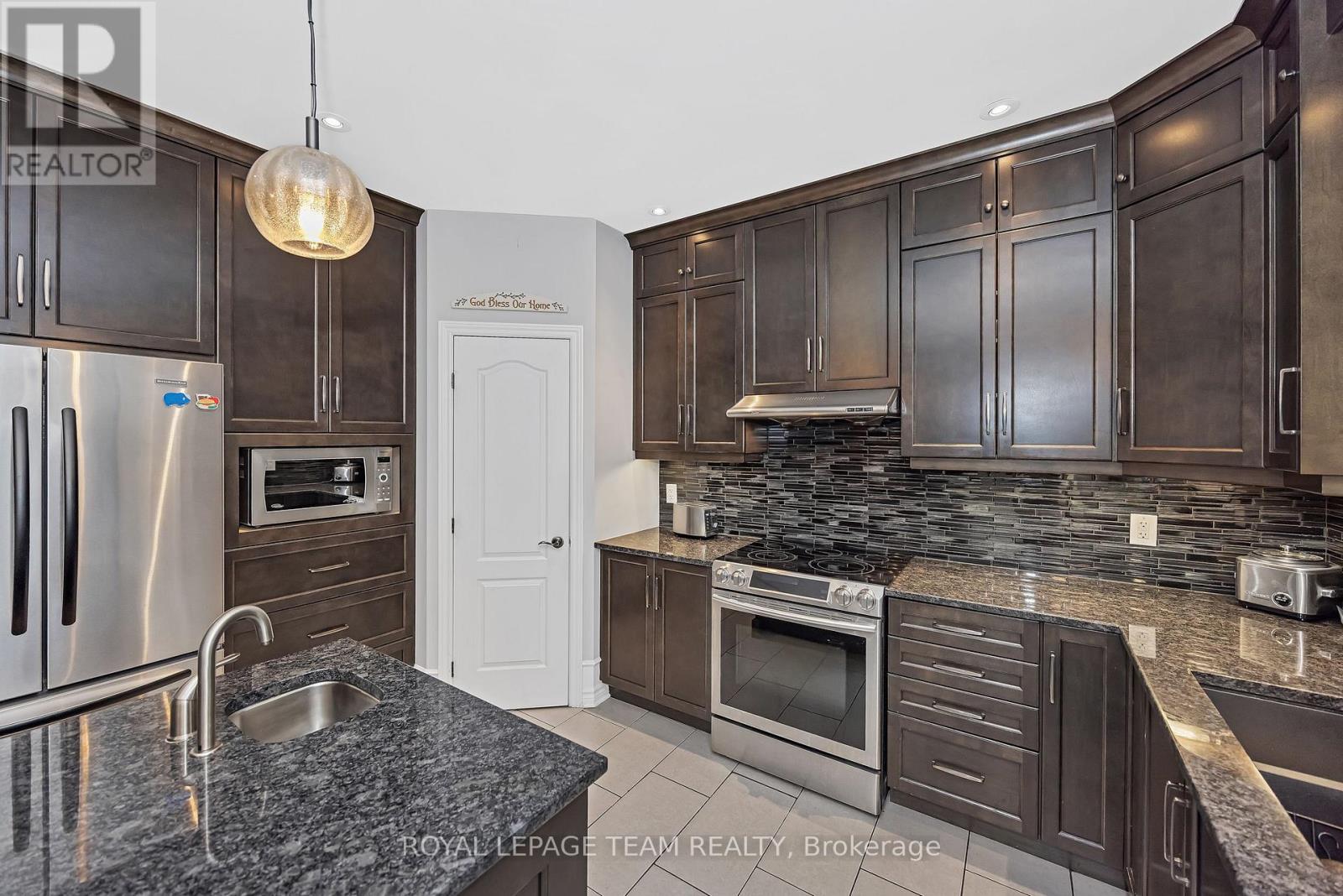 Photo 15 of 51 Bridle Crest Court, Ottawa ON