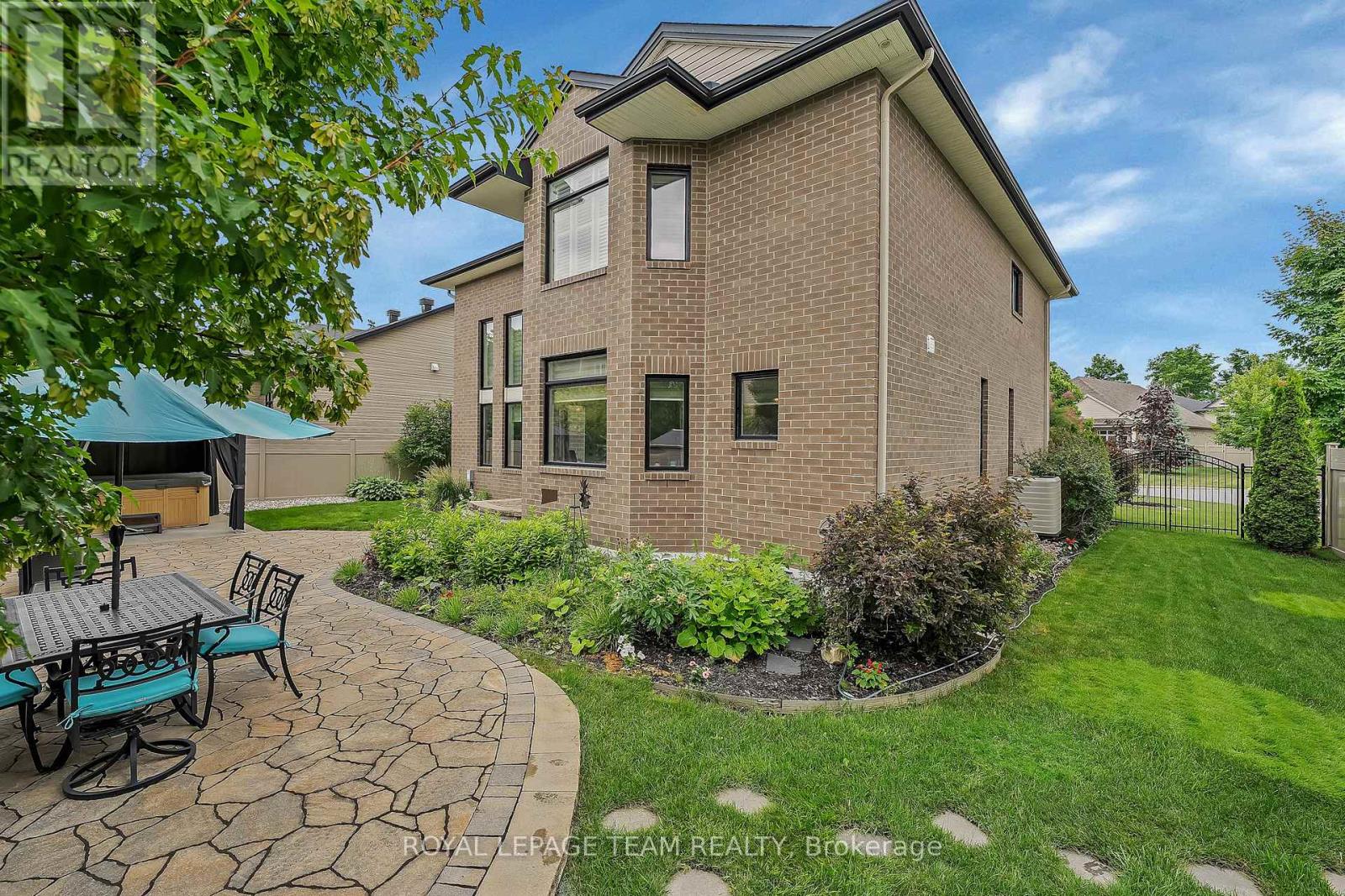 Photo 40 of 51 Bridle Crest Court, Ottawa ON