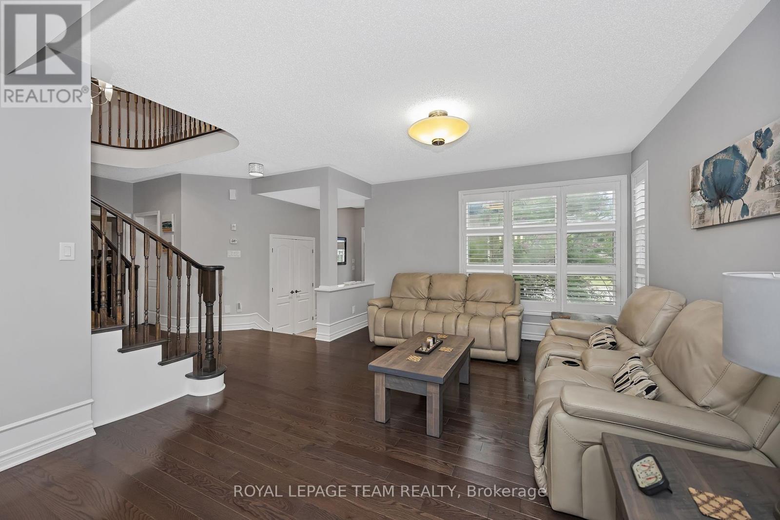 Photo 7 of 51 Bridle Crest Court, Ottawa ON