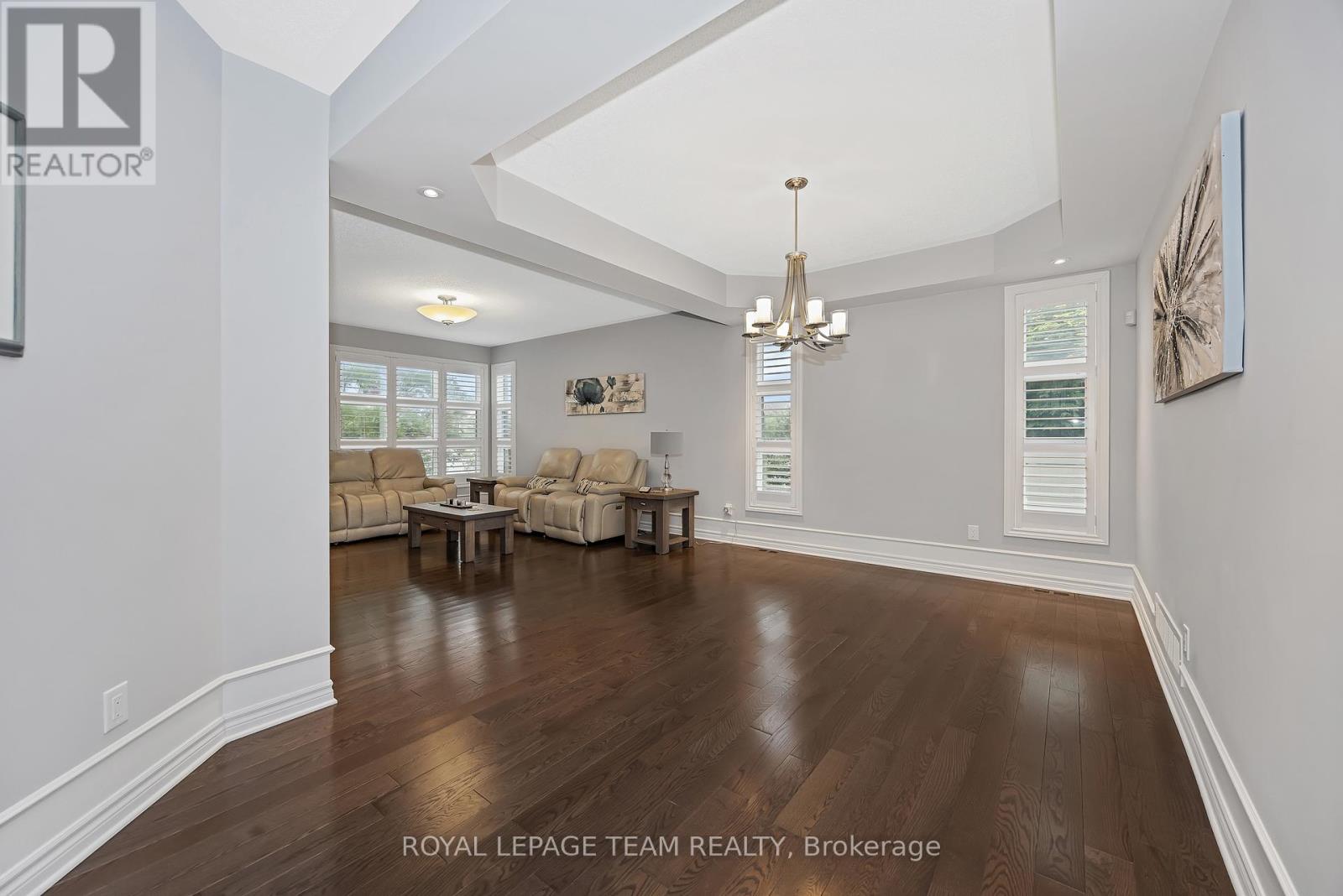Photo 8 of 51 Bridle Crest Court, Ottawa ON