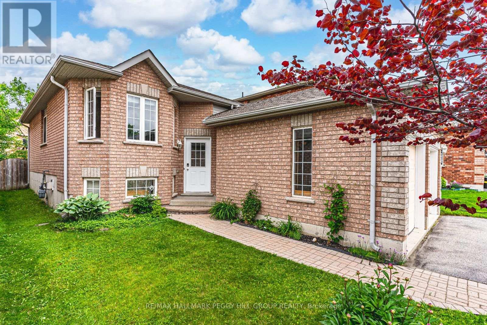 Photo 1 of 76 Holly Meadow Road, Barrie ON