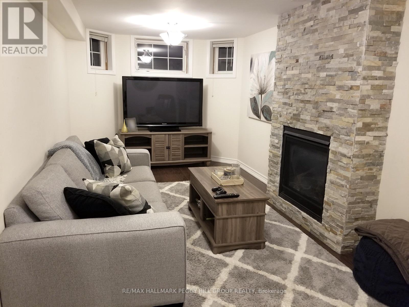 Photo 11 of 76 Holly Meadow Road, Barrie ON