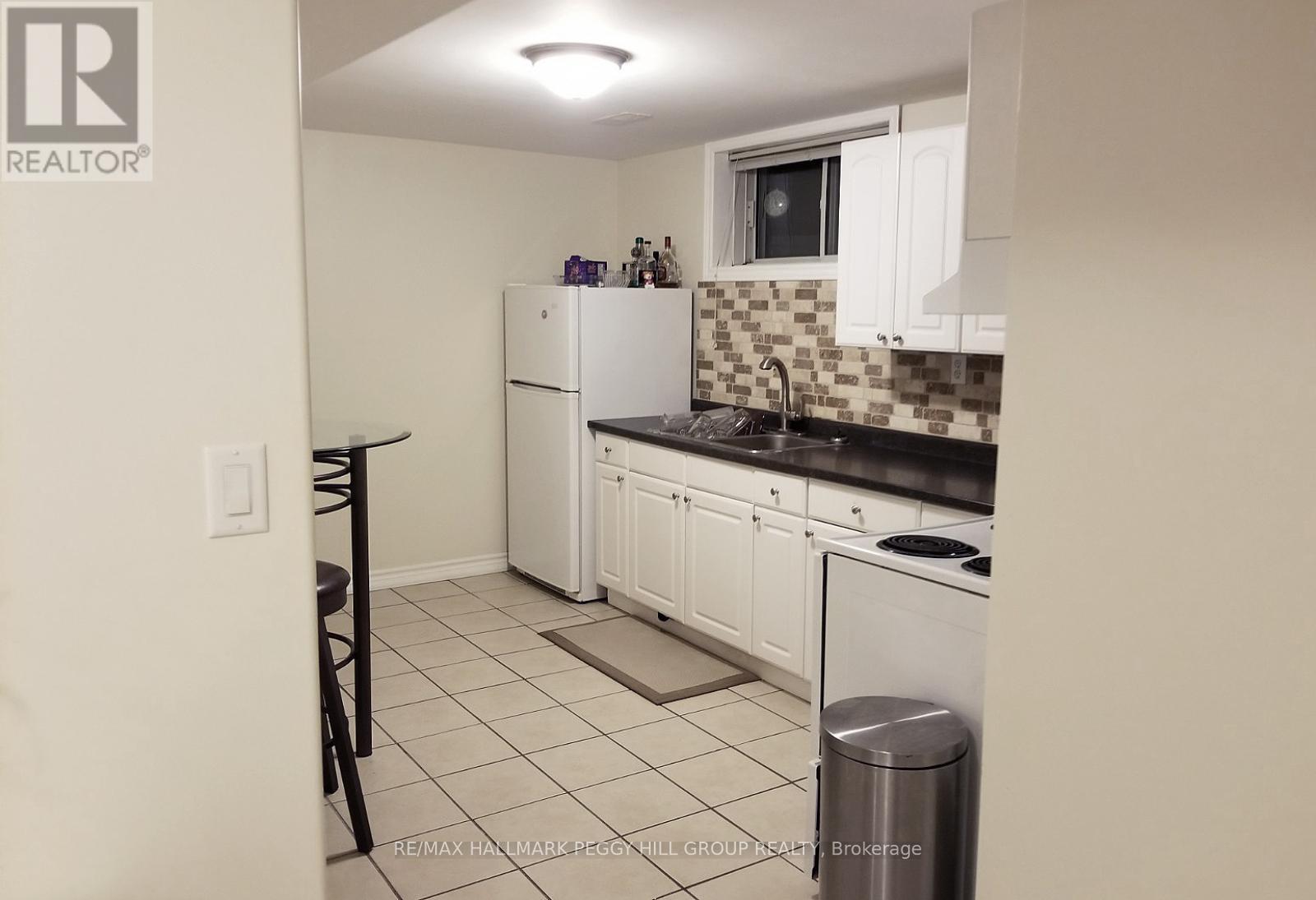 Photo 13 of 76 Holly Meadow Road, Barrie ON