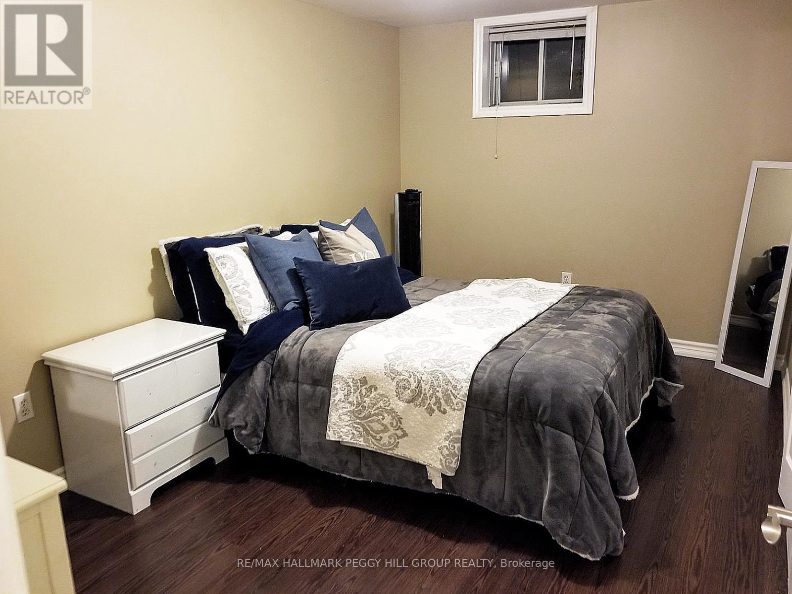 Photo 14 of 76 Holly Meadow Road, Barrie ON