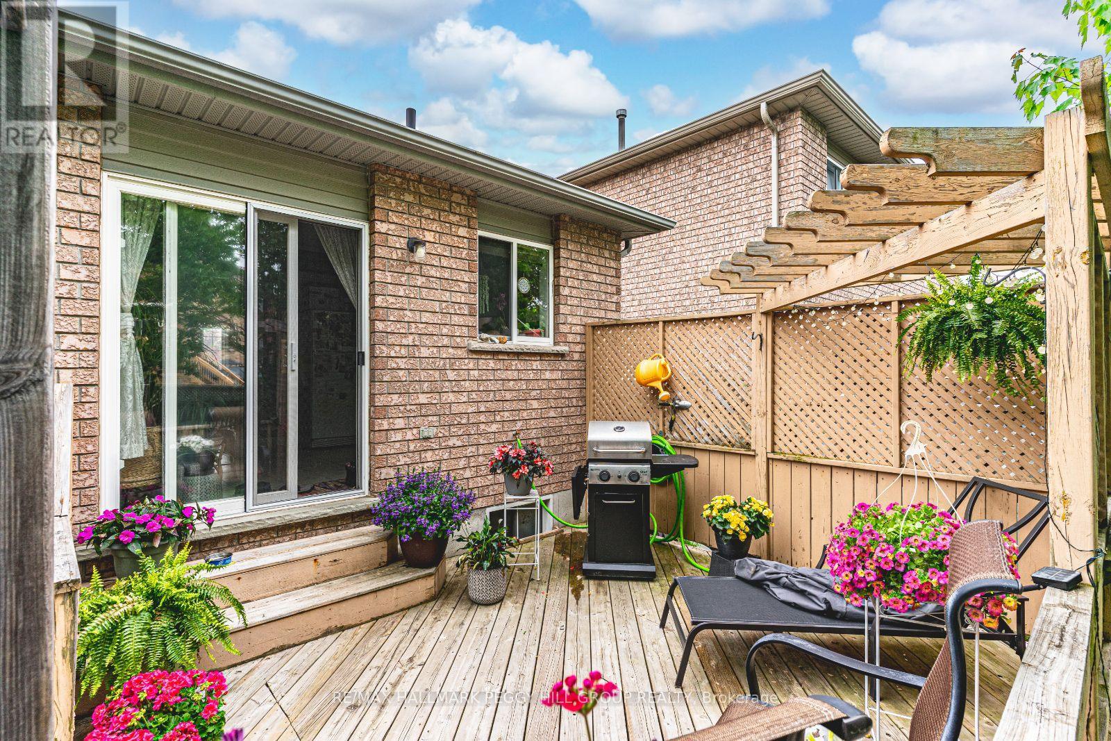Photo 15 of 76 Holly Meadow Road, Barrie ON
