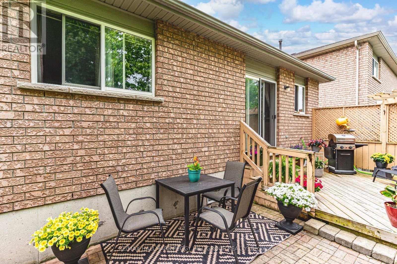 Photo 17 of 76 Holly Meadow Road, Barrie ON