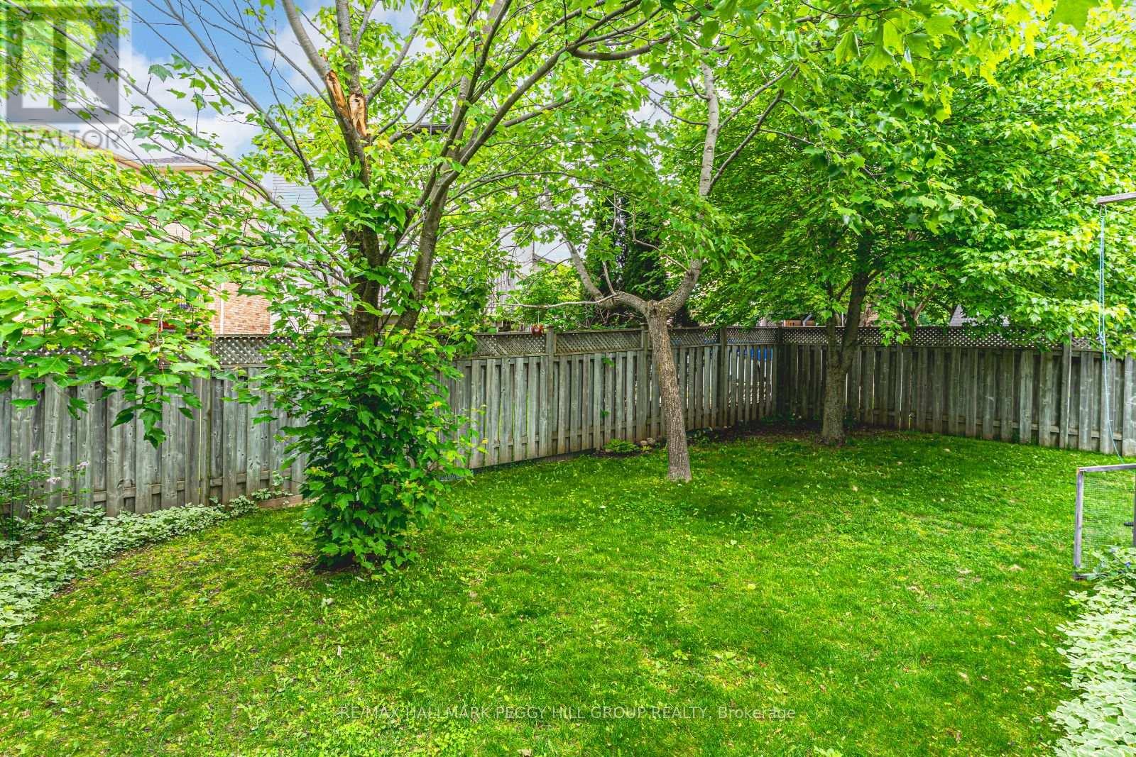 Photo 18 of 76 Holly Meadow Road, Barrie ON