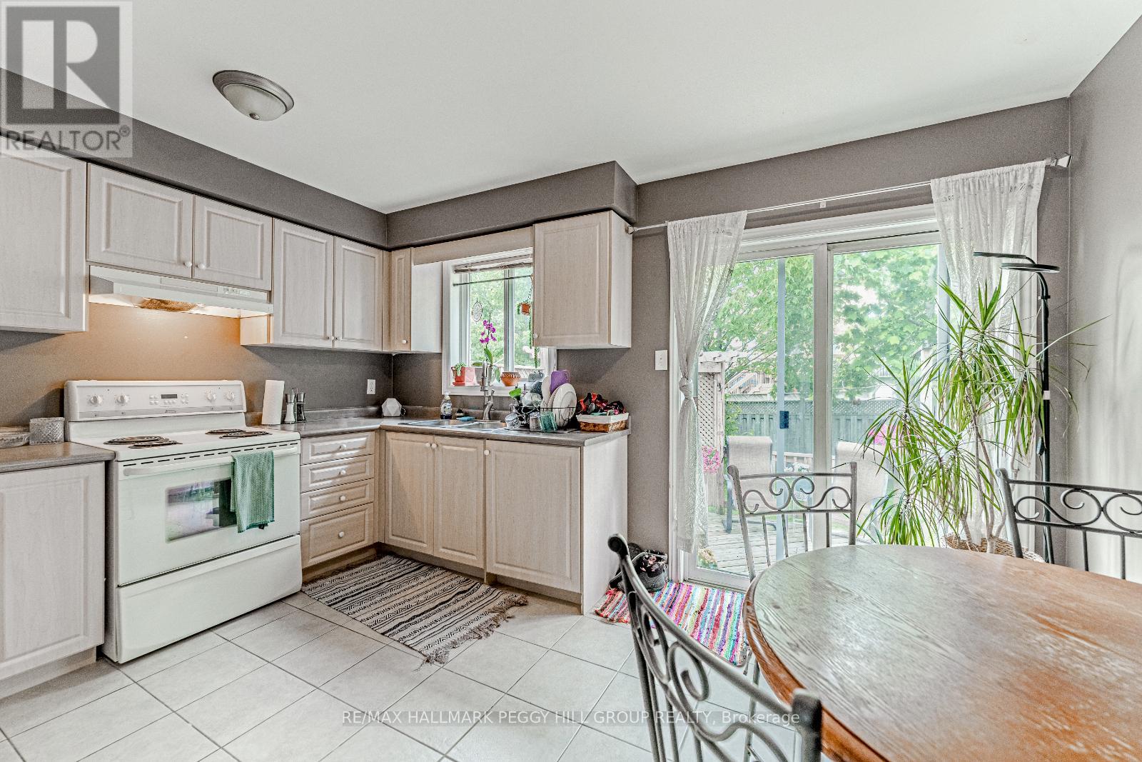 Photo 6 of 76 Holly Meadow Road, Barrie ON