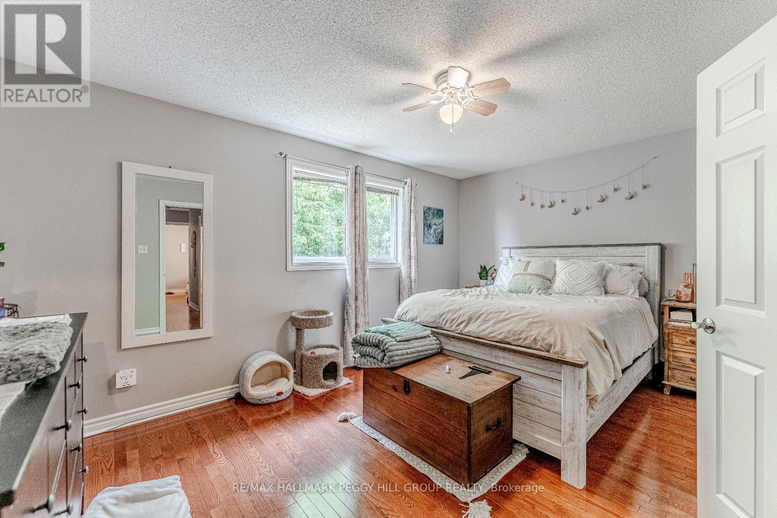 Photo 7 of 76 Holly Meadow Road, Barrie ON