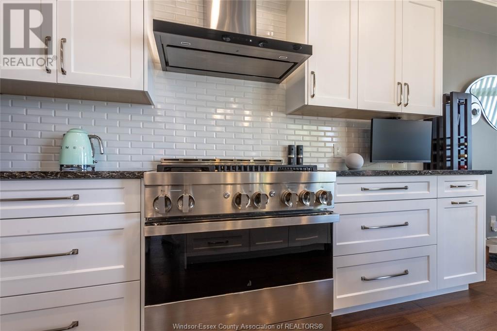 Photo 5 of 533 Cumberland Way, Colchester ON