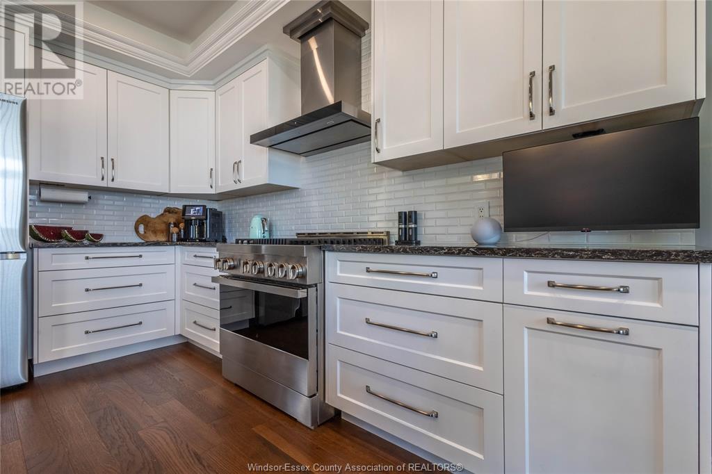 Photo 4 of 533 Cumberland Way, Colchester ON