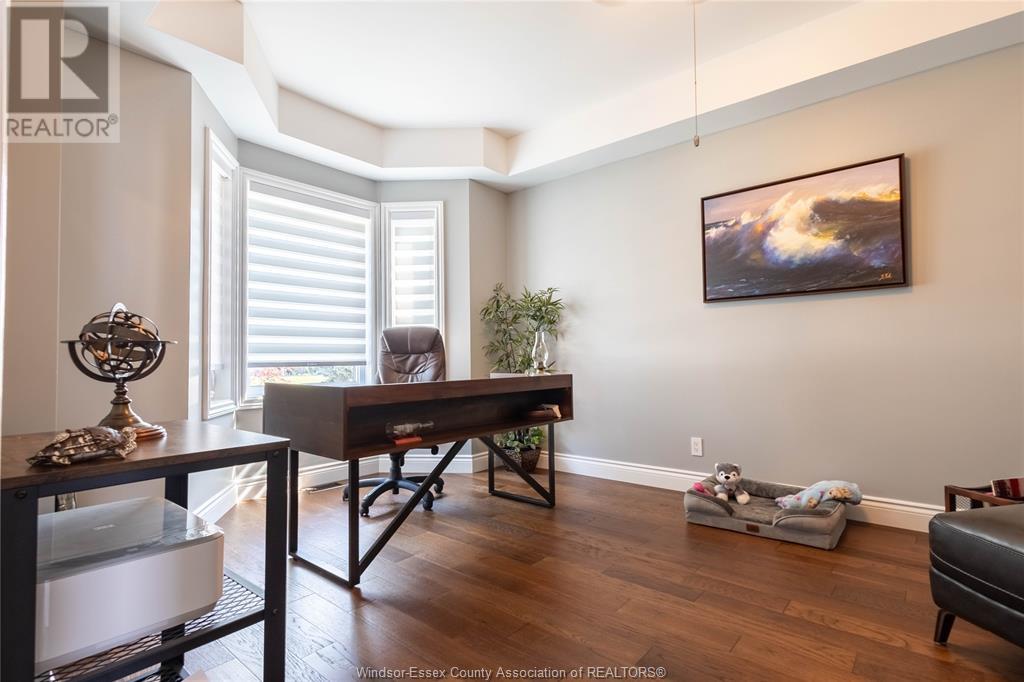 Photo 3 of 533 Cumberland Way, Colchester ON