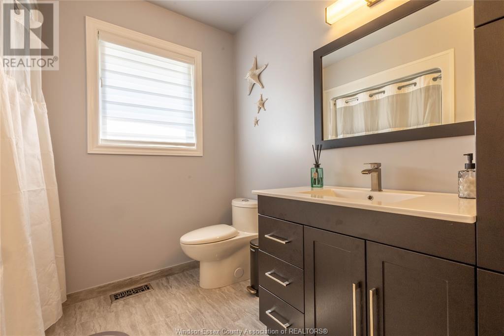 Photo 37 of 533 Cumberland Way, Colchester ON