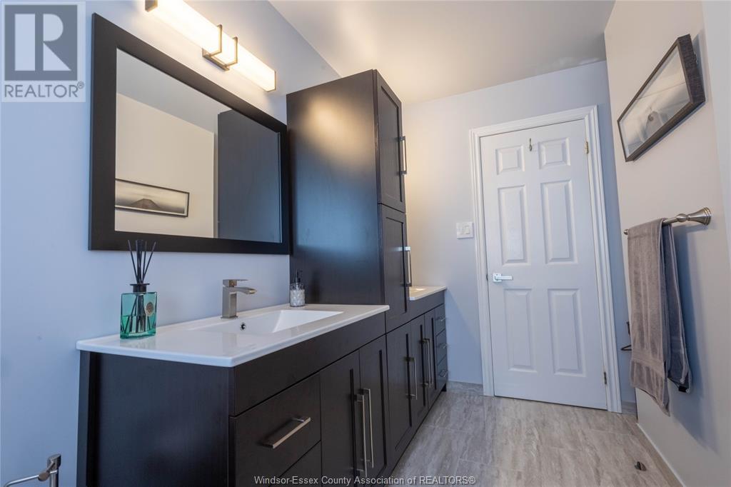 Photo 36 of 533 Cumberland Way, Colchester ON