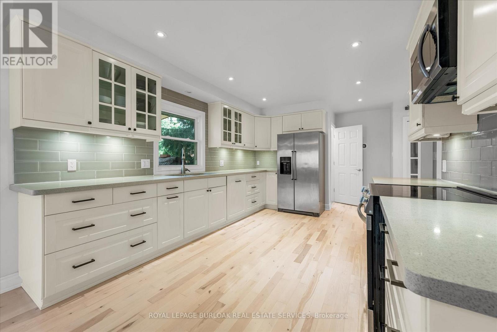 Photo 11 of 2189 Deyncourt Drive, Burlington ON