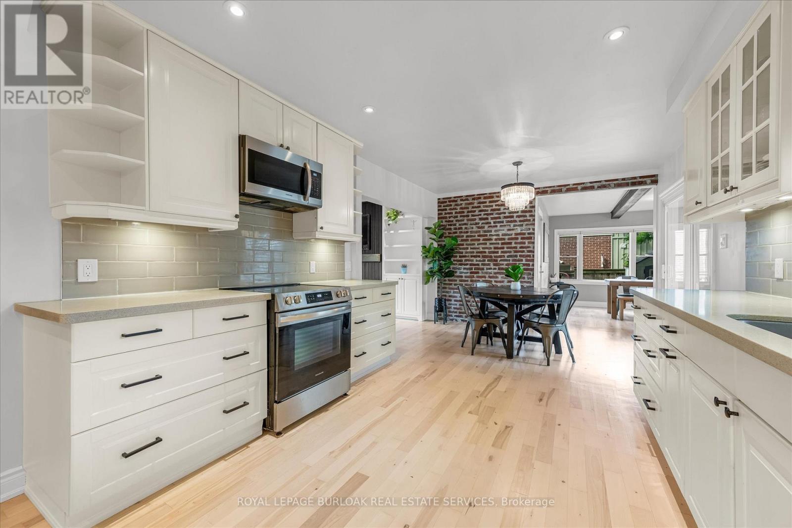 Photo 13 of 2189 Deyncourt Drive, Burlington ON