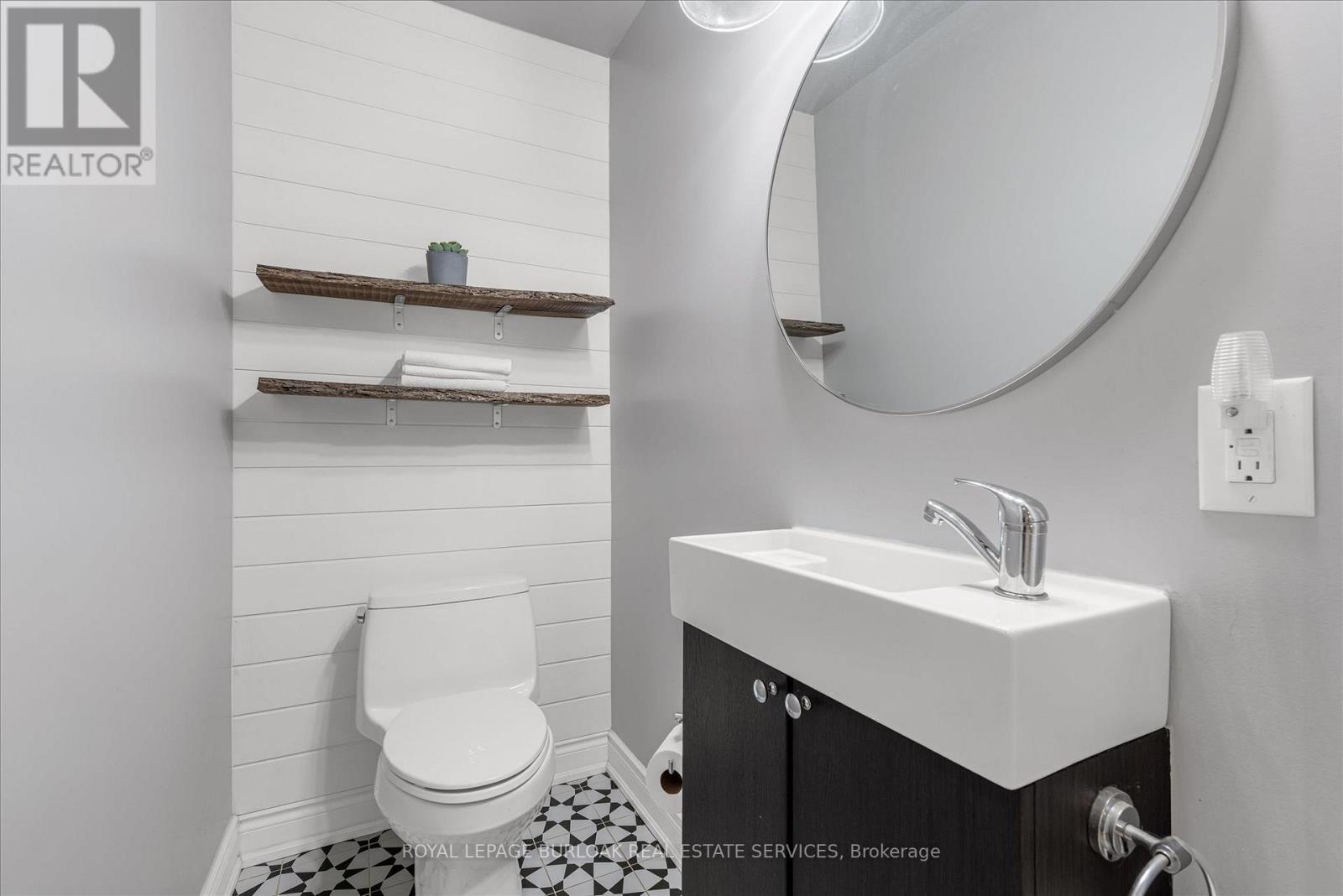 Photo 21 of 2189 Deyncourt Drive, Burlington ON