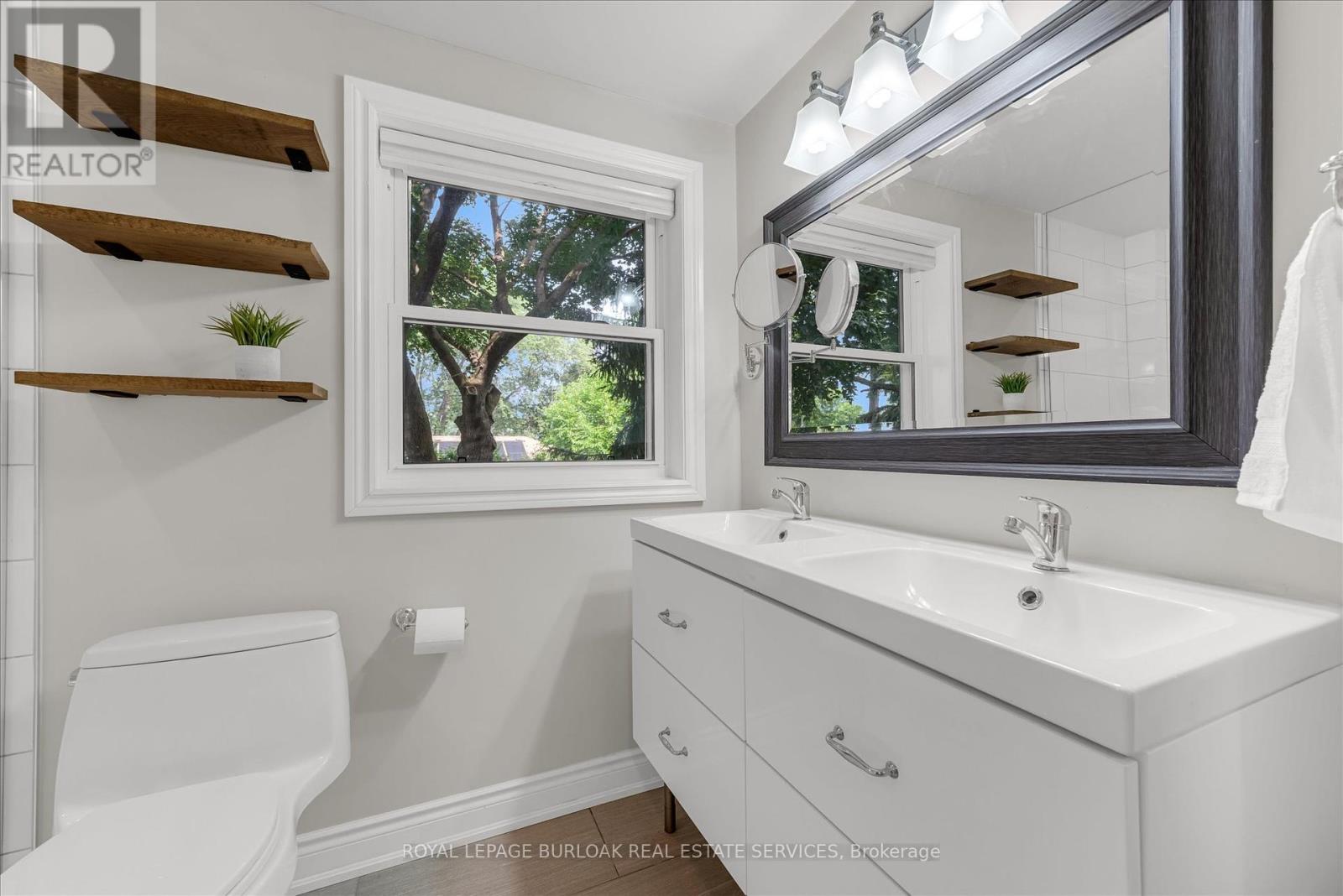 Photo 29 of 2189 Deyncourt Drive, Burlington ON