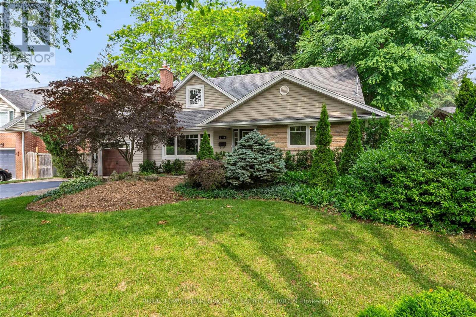 Photo 3 of 2189 Deyncourt Drive, Burlington ON