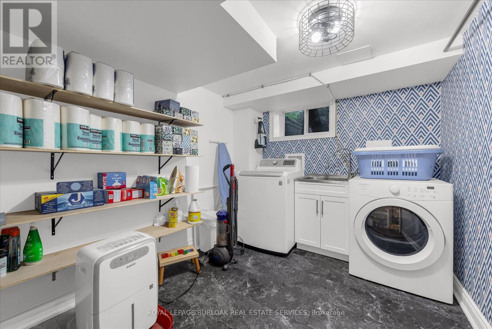 Photo 33 of 2189 Deyncourt Drive, Burlington ON