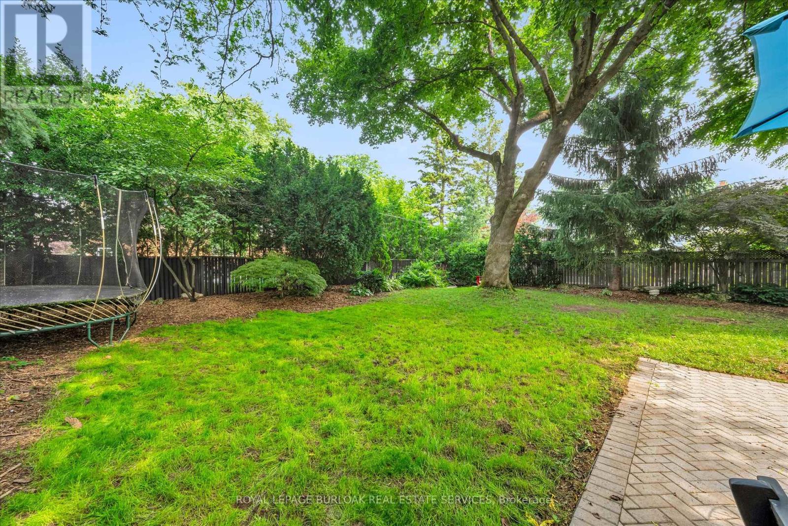 Photo 37 of 2189 Deyncourt Drive, Burlington ON