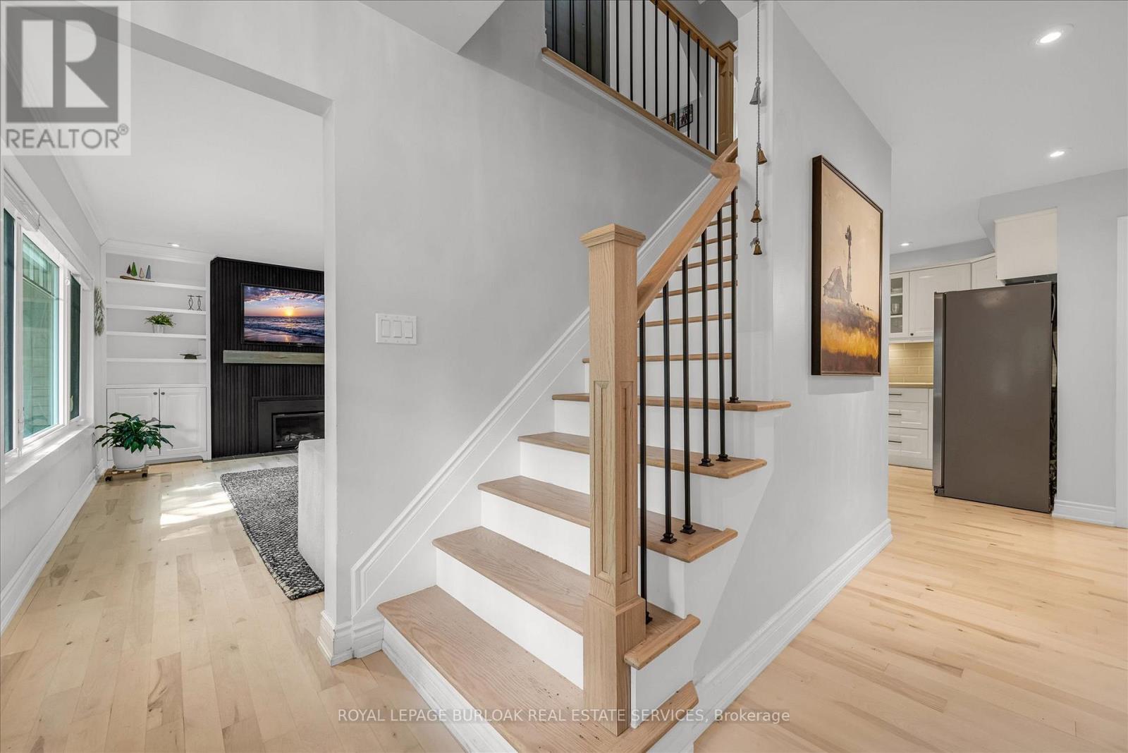 Photo 5 of 2189 Deyncourt Drive, Burlington ON