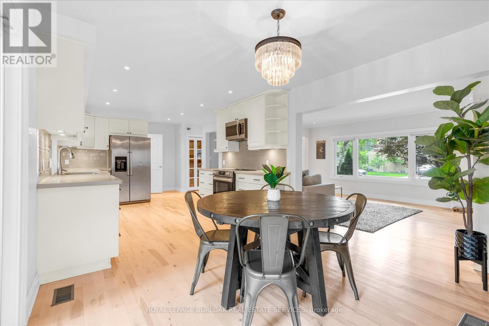 Photo 9 of 2189 Deyncourt Drive, Burlington ON