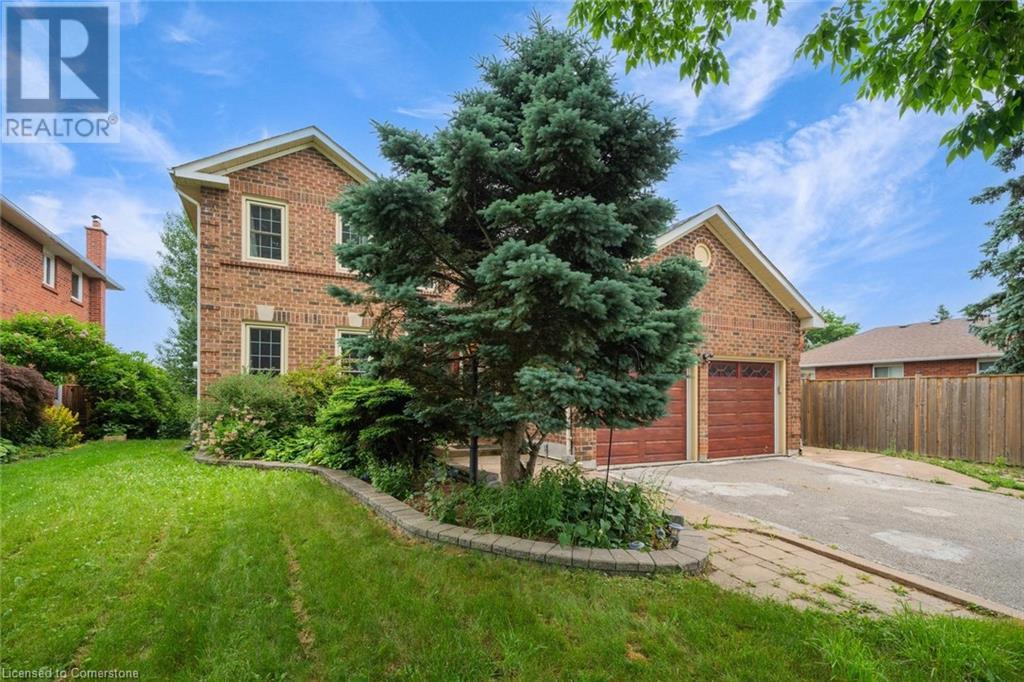 Photo 1 of 102 Crawford Rose Drive, Aurora ON
