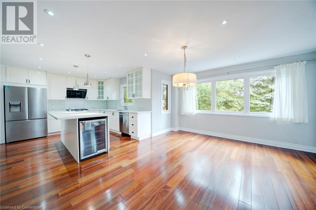 Photo 11 of 102 Crawford Rose Drive, Aurora ON