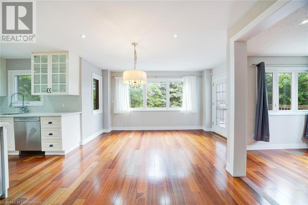 Photo 12 of 102 Crawford Rose Drive, Aurora ON