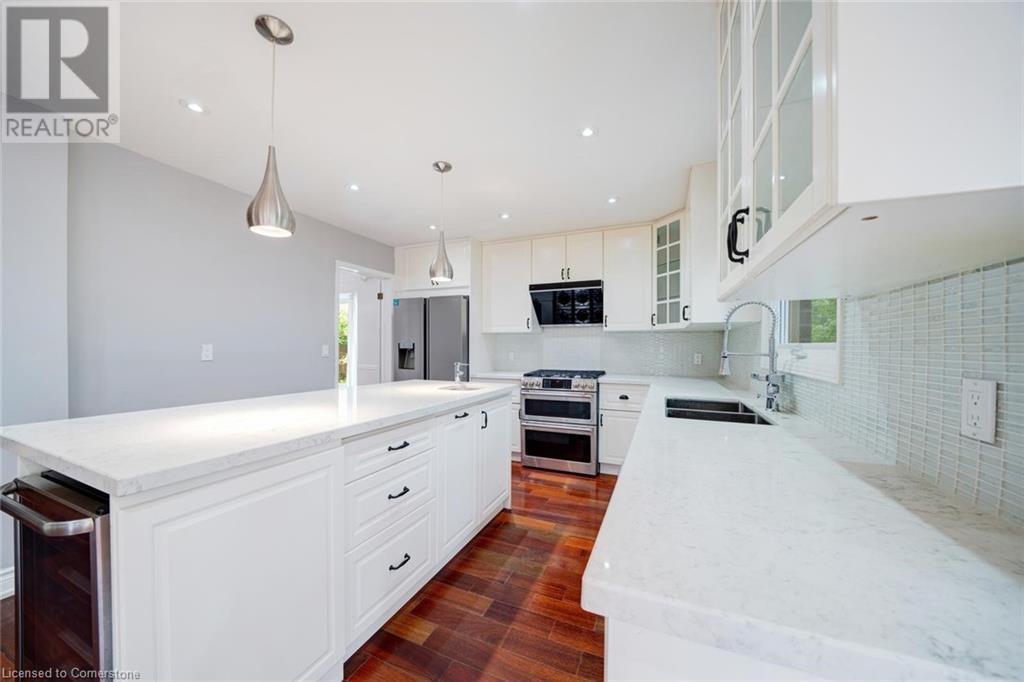 Photo 16 of 102 Crawford Rose Drive, Aurora ON