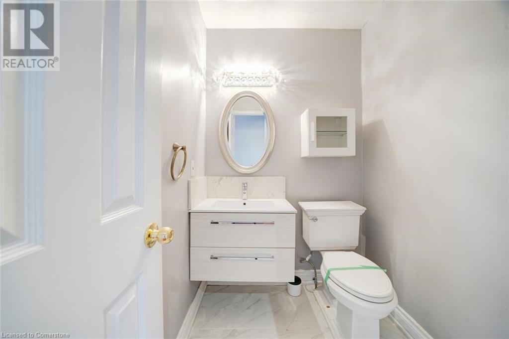 Photo 21 of 102 Crawford Rose Drive, Aurora ON