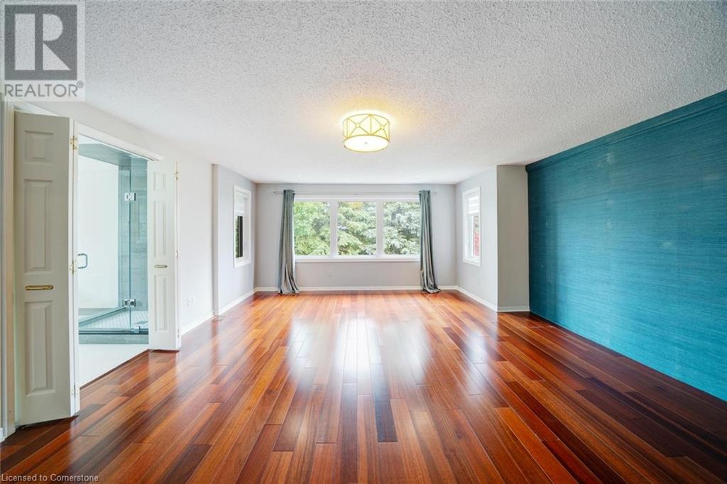 Photo 23 of 102 Crawford Rose Drive, Aurora ON