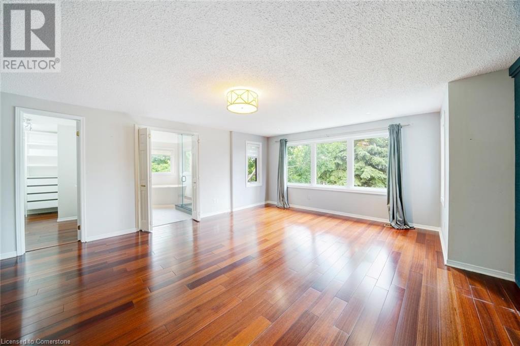 Photo 24 of 102 Crawford Rose Drive, Aurora ON