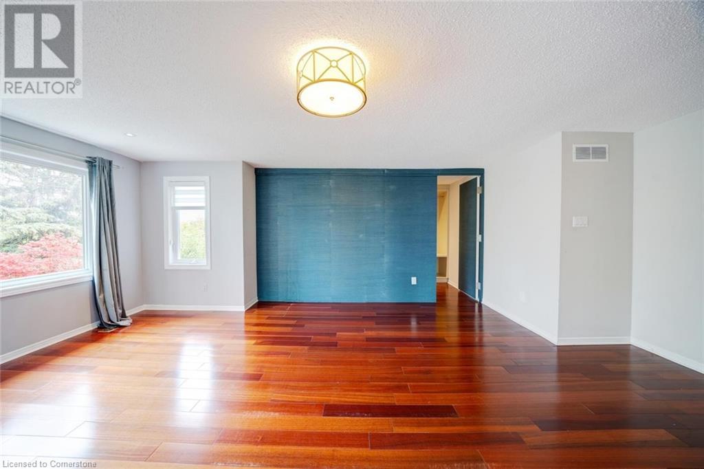 Photo 27 of 102 Crawford Rose Drive, Aurora ON